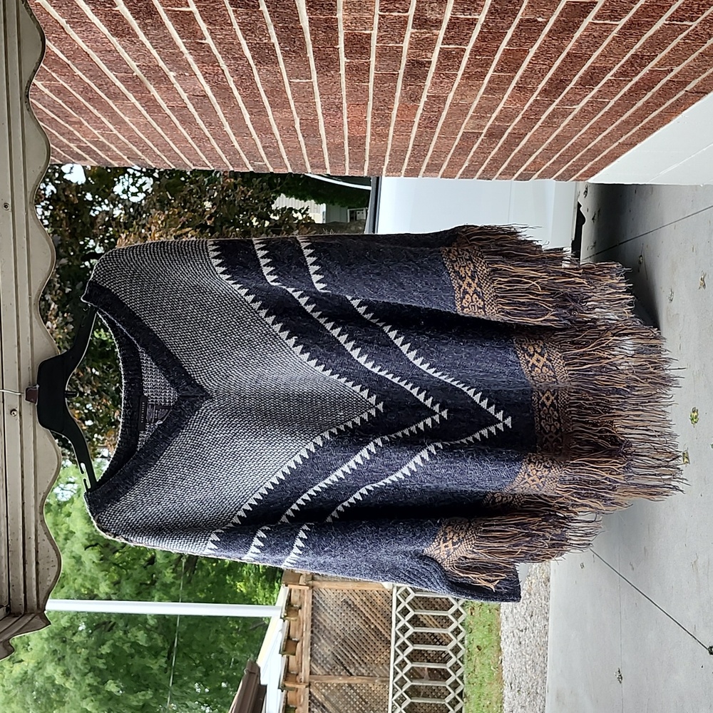 Suzy Shier poncho